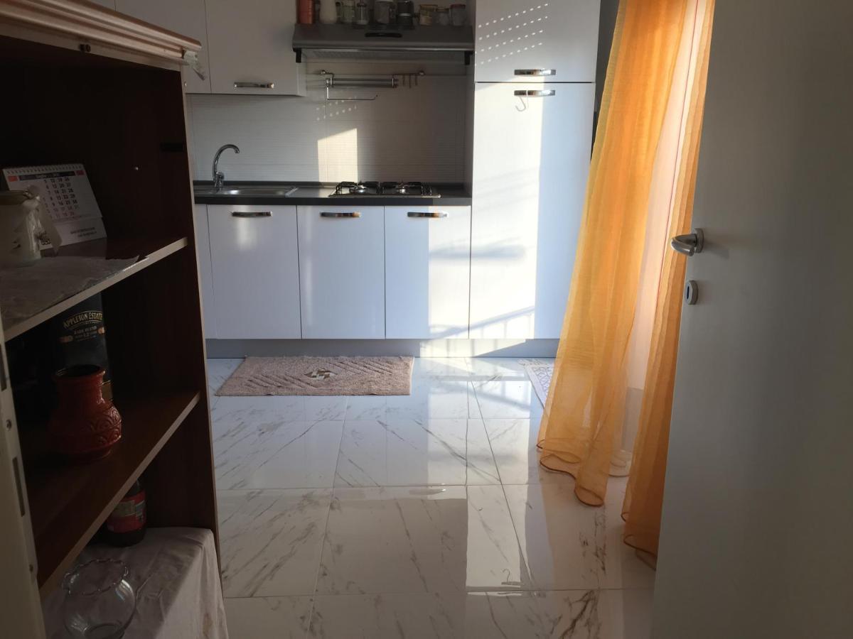 Stop&Go, Camere Condivise Udine Bagian luar foto