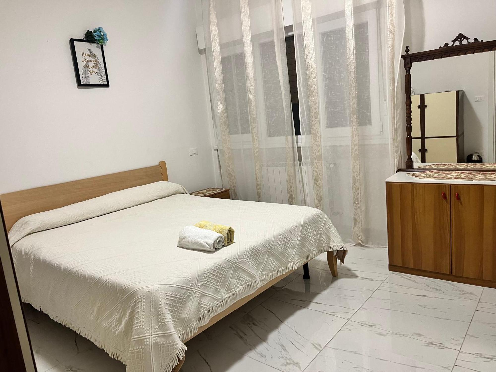 Stop&Go, Camere Condivise Udine Bagian luar foto