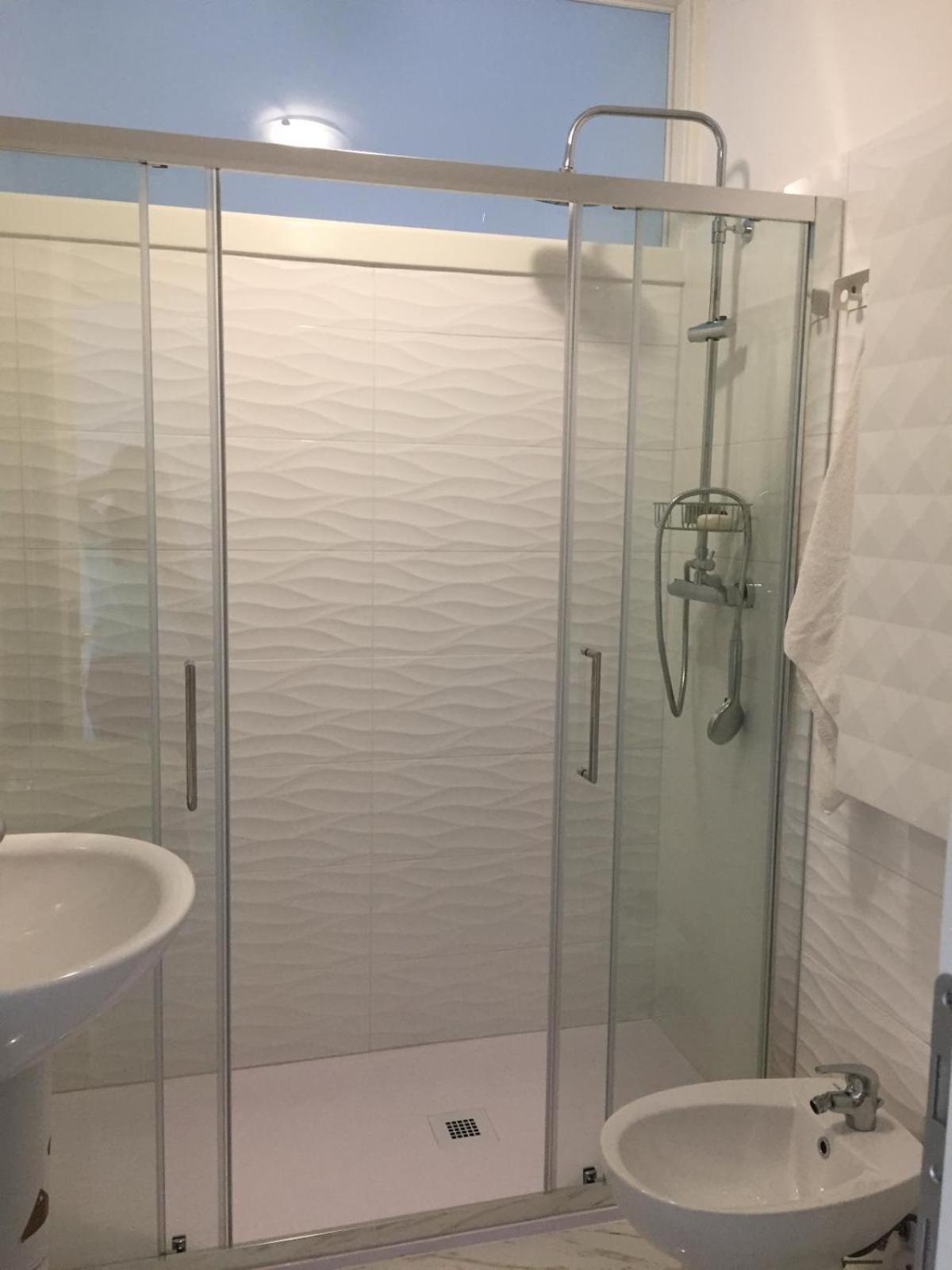 Stop&Go, Camere Condivise Udine Bagian luar foto
