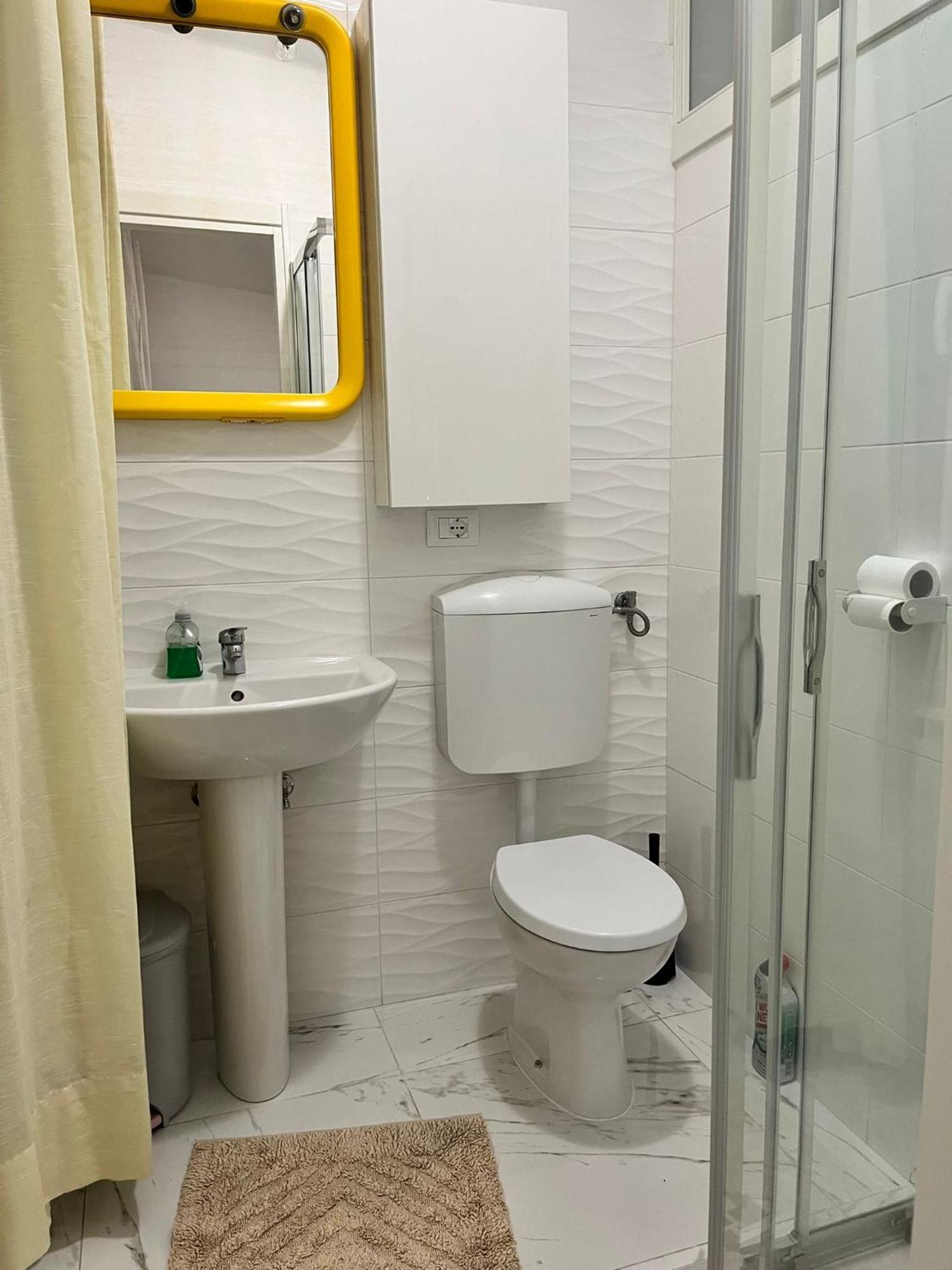 Stop&Go, Camere Condivise Udine Bagian luar foto